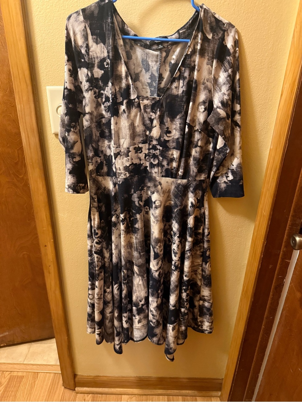 Simply Vera Vera Wang Black and Cream Floral Midi Dress